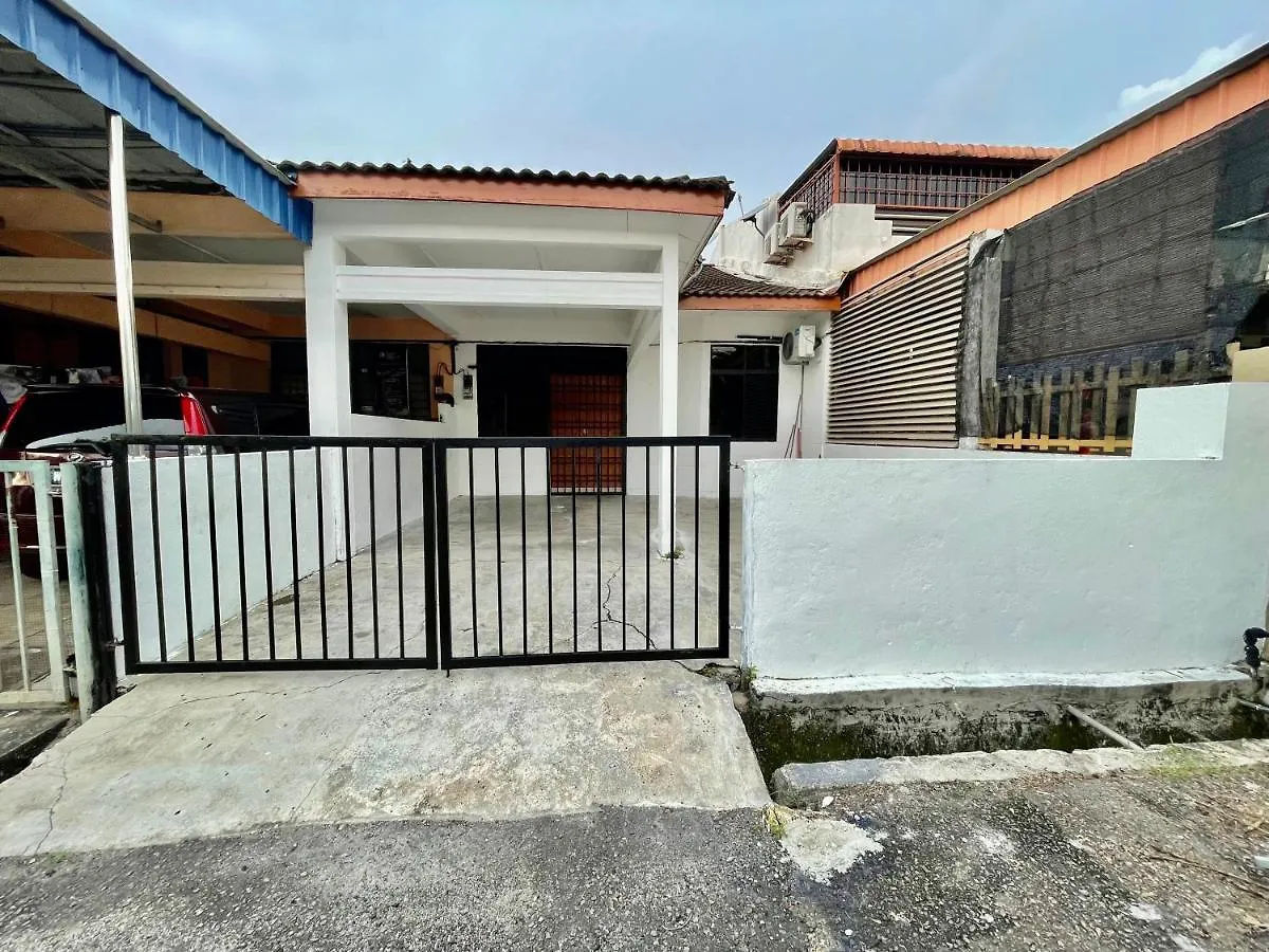 Cozy 255 Entire 3 Bedroom House At Alma Bukit Mertajam 0*,  Malaysia
